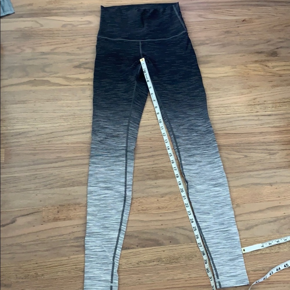 Space dyed grey and white striped lululemon 32” 8